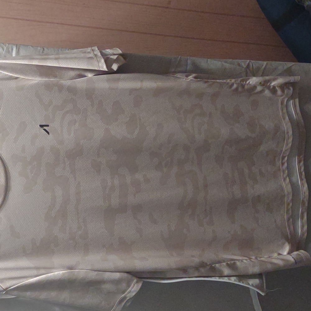 Athletics large camo tan T-shirt